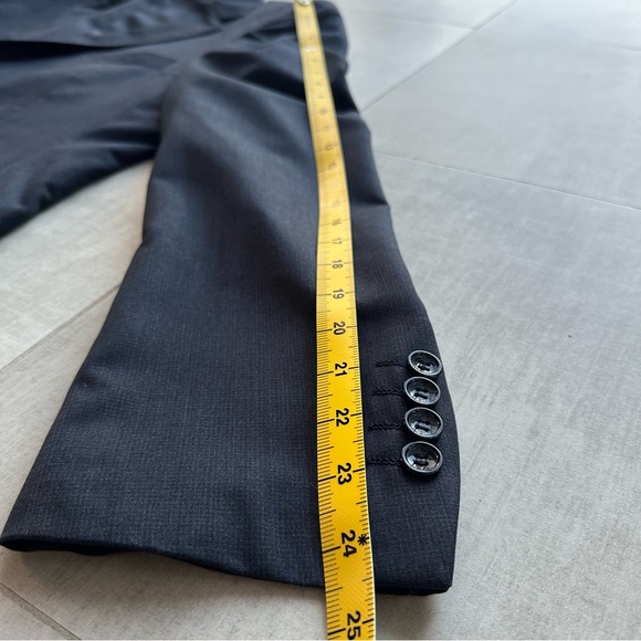 DOLCE & GABBANA Luxurious Charcoal Check Sport Coat - 42R - Picture 9 of 13